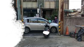 （圖／翻攝自爆怨公社）違停,堆高機,停好停滿