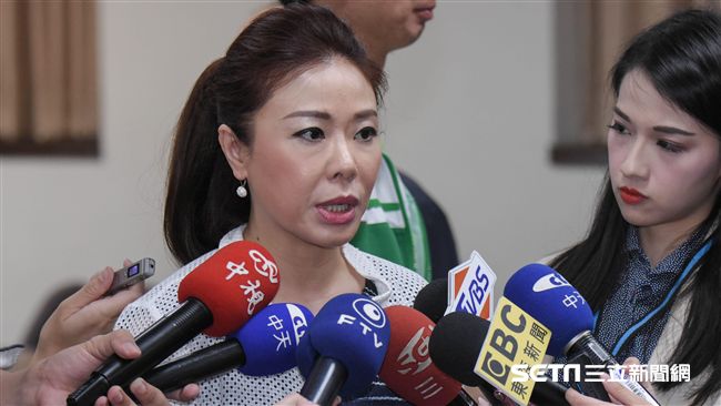 郝王相繼離世　他：連續兩天痛失領袖