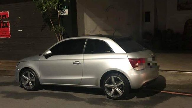 奧迪女擋人車庫4小時　住戶一招教訓