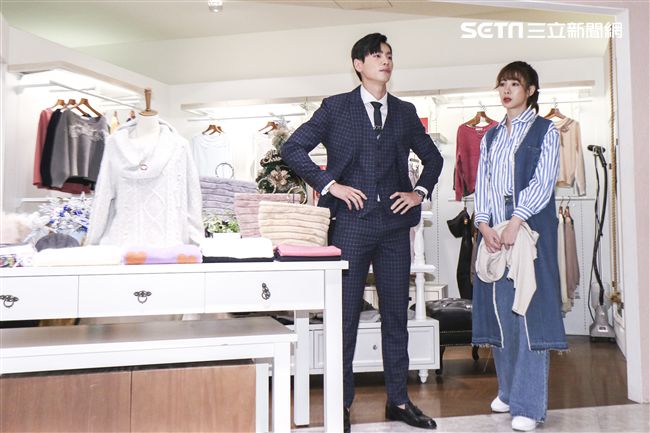 台視、三立偶像劇「你有念大學嗎?」女主角安心亞與男主角禾浩辰於拍片現場還原出對立的狀況。（記者林士傑/攝影）