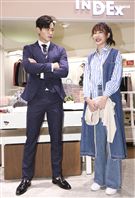 台視、三立偶像劇「你有念大學嗎?」女主角安心亞與男主角禾浩辰於拍片現場還原出對立的狀況。（記者林士傑/攝影）