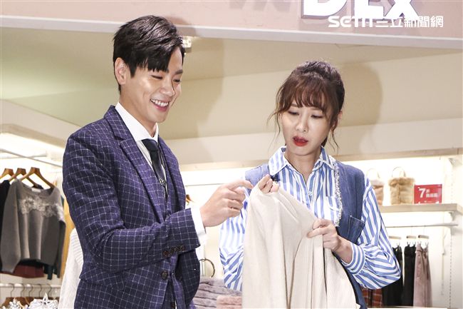 台視、三立偶像劇「你有念大學嗎?」女主角安心亞與男主角禾浩辰於拍片現場還原出對立的狀況。（記者林士傑/攝影）