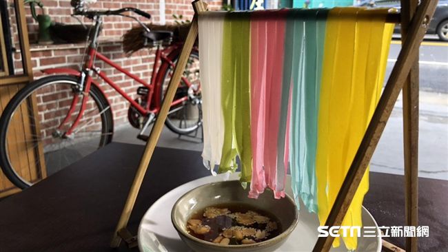 古早味美食也要拼顏值　超夯彩虹粄條