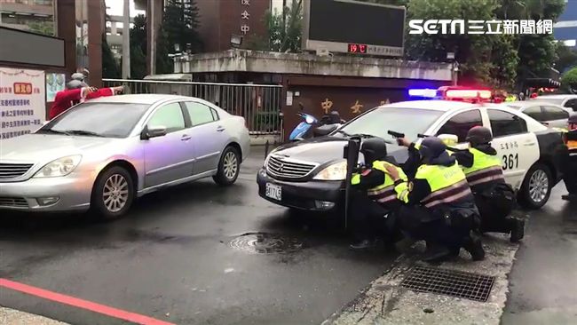聖誕老公公搶銀行？原是特警防搶演練