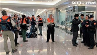 孫安佐遣返／刑事局幹員持拘票守候