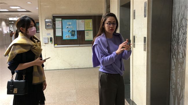 遭諷襲警議員　李婉鈺落淚向警道歉