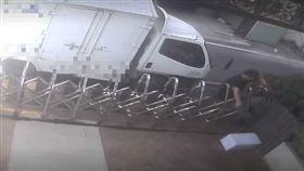 送貨員被控亂丟包裹／臉書爆料公社