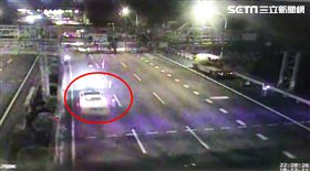 特斯拉,新竹,紅斑馬,交通錐,爆閃燈,