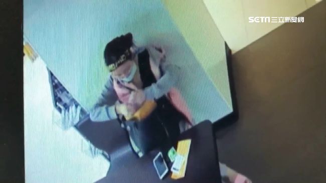 酒店女變車手　冒充檢警詐23萬
