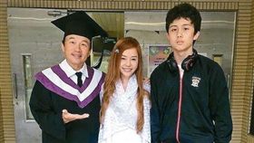 ▲康橋以座位有限為由，拒絕了孫安佐6月返校的心願。（圖／翻攝自臉書）