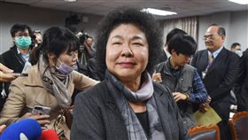 談去留  陳菊：總統需要  我不會逃避九合一選舉民進黨失利，總統府秘書長陳菊（前）12日在立法院表示，敗軍之將，要深自反省檢討，但為了穩定政局，總統蔡英文需要她協助，她當然義不容辭，「如果我不能扮演功能，我當然知所進退」。中央社記者王飛華攝  107年12月12日