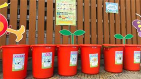 雲林加強資源回收　將垃圾變黃金雲林縣環保局12日舉辦「107年度資源回收福利小站成果發表會」，透過加強垃圾分類及資源回收，達到垃圾減量，更將垃圾變黃金。中央社記者葉子綱攝  107年12月12日