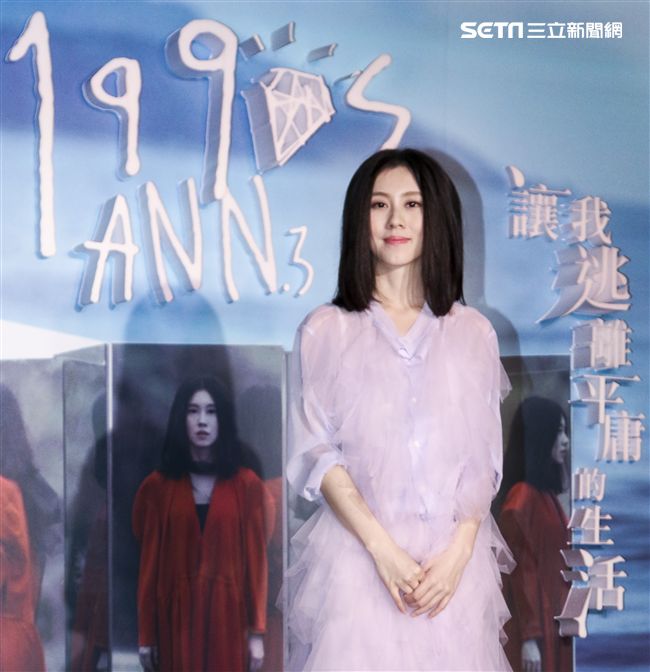 創作精靈歌手白安睽違四年再度發片，第三張全新專輯「1990s」將在12/14發行。（記者林士傑/攝影）