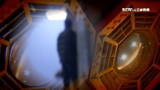 門口掛鏡觸霉頭！兩住戶走廊大打出手