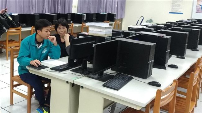這位苗栗小賈伯斯　獲得程式設計大獎