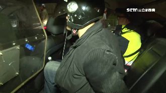 車廂藏雙槍！男加速衝撞臨檢站被逮