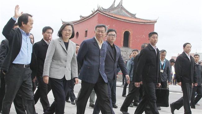 蔡柯會北門登場　網嘆：最熟悉陌生人