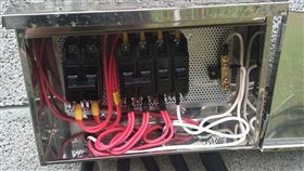 水電師傅真性情向業主脫口這句話，網狂讚「一股清流啊！」（圖／翻攝爆廢公社）