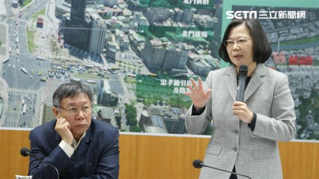 蔡英文肯定柯P讓「軸線翻轉開始了」