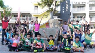 小六生打造街道家具　枝仔冰變身椅子