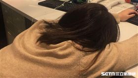春節還沒到…上班族卻懶洋洋　醫：能為年後做準備
示意圖,OL,上班族,上班,累壞,疲憊,疲勞