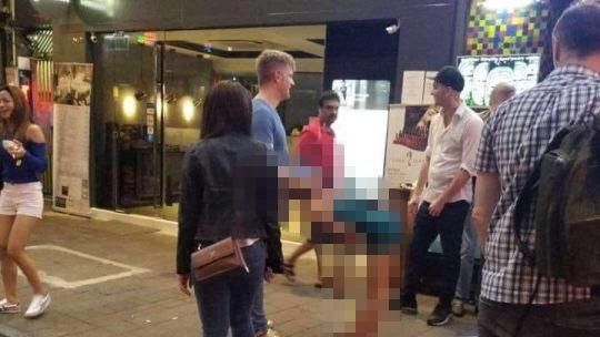 港女90度彎腰吃洋腸　網友全看呆