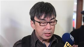 段宜康立院受訪總統府秘書長陳菊12日在立法院被問到是否推動修憲時指出，台灣社會若認為總統制或內閣制是要討論的議題，未來修憲朝著更進步方向，都可以討論。民進黨立委段宜康（圖）受訪表示，立法院沒有黨版提案，雖然總統蔡英文不兼任黨主席，但蔡總統的態度對修憲還是關鍵。中央社記者王飛華攝  107年12月12日