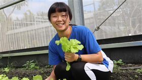 花蓮高農首位台大生張惠甯（1）花蓮高農農經科學生張惠甯透過「希望入學」計畫，錄取台灣大學農藝系學士班正取生，更是花蓮高農創校98年來首位台大生，好消息讓全校師生欣喜若狂。中央社記者李先鳳攝　107年12月13日