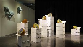 工藝中心辦女性藝術展　台灣近15年最大規模國立台灣工藝研究發展中心舉辦「女潮：女性主體與藝術創作展」，邀台灣、美國、英國、菲律賓、日本24名當代女性藝術創作者響應，是國內近15年來最大規模的女性藝術作品展。圖為藝術家陳妍伊作品。（工藝中心提供）中央社記者蕭博陽南投縣傳真　107年12月13日