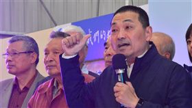 盼打造快速反應城市　侯友宜手機不關機國民黨籍新北市長當選人侯友宜（右）28日表示，以前睡在警局守護市民，現在依舊如此，當市民需要時只要打一通電話，他的手機不會關機，他要打造快速反應的城市。中央社記者黃旭昇新北市攝　107年11月28日