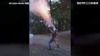 人體煙火秀！男雙手放炮　英勇赴敵