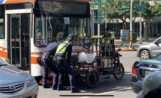 拼裝車完勝公車！兩車相撞公車慘兮兮