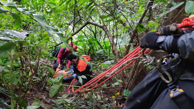 北市四獸山登山步道　登山客墜溝命危