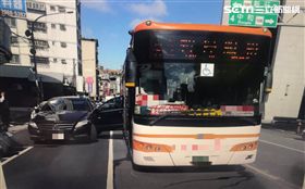 新北市,板橋,開車門,車禍,開罰，翻攝畫面