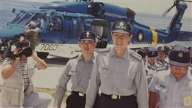 參謀總長陸軍一級上將羅本立視導國軍部隊，親切與官兵袍澤互動,翻攝自軍聞社