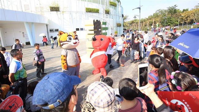 日本千葉君現身花博　虎爸熱情迎接