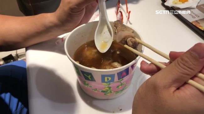 鄰居姐賣光股票　1碗麻油雞湯救了她