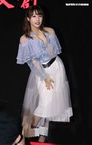 超人氣日本AV女優彩美旬果來台宣傳寫真集。（記者邱榮吉/攝影）