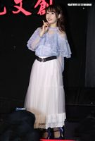 超人氣日本AV女優彩美旬果來台宣傳寫真集。（記者邱榮吉/攝影）