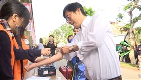 雙手白皙修長 陳其邁赴動漫祭當