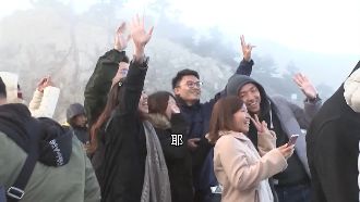 武嶺即時影像爆紅　遊客瘋搶另類自拍