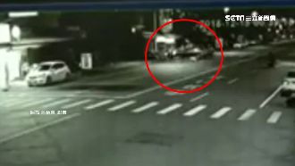 驚悚畫面曝！無照少年閃車失控撞死人