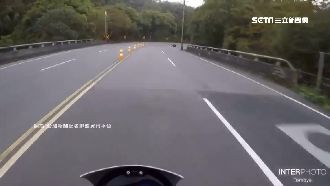 台3線時速飆破百！重機過彎噴飛草叢