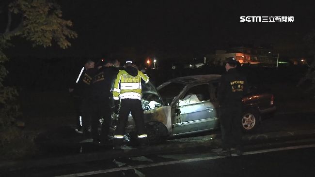 凌晨驚傳火燒車命案　車內2具焦屍