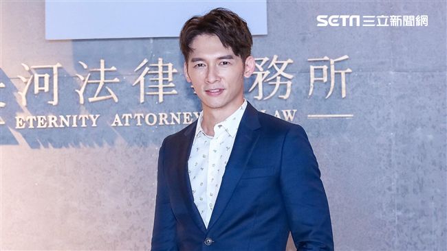 瑞凡回來了！送暖衣給網友過耶誕跨年