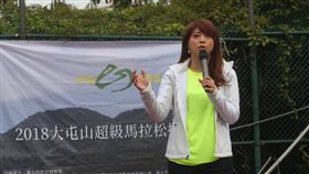陳思宇出席大屯山馬拉松（1）台北市觀光傳播局長陳思宇（圖）16日在台北市新民國中出席「大屯山超級馬拉松挑戰賽」，在致詞時為參賽選手加油打氣。中央社記者吳家昇攝　107年12月16日
