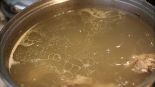 熬大骨湯當心重金屬　補鈣喝它更好