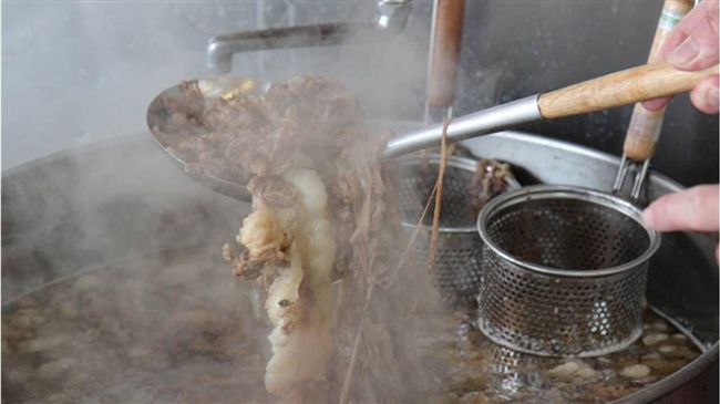喝大骨湯能「吃骨補骨」？醫生這樣說