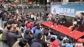 王建民簽書會現場球迷眾多。（圖／記者王怡翔攝影）