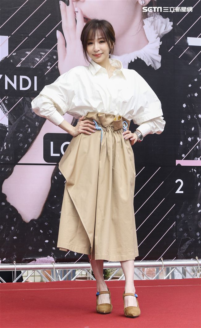 王心凌睽違3年第12張音樂作品「CYNDILOVES2SING」簽唱會，現場與粉絲們互動熱烈。（記者林士傑/攝影）